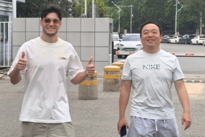 記者：薩爾瓦多受傷部位淤血嚴(yán)重，預(yù)計要兩周后才能做復(fù)位手術(shù)