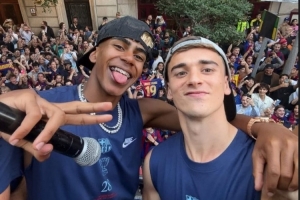 亞馬爾社媒曬與加維合照：生日快樂(lè)！我愛(ài)你，兄弟