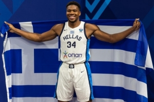 字母哥曬希臘國家隊定妝照 字母哥哥和字母弟皆出鏡