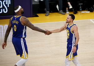 考辛斯：庫里找到了改變并主宰比賽的方法 他最好能排進歷史前5