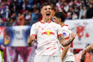 記者：塞斯科完成轉(zhuǎn)會曼聯(lián)，他正在卡靈頓參加訓(xùn)練中心開幕儀式