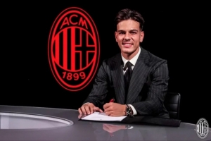 亞沙里：加盟米蘭是我的童年夢想，選擇30號是因為梅西年輕曾穿過