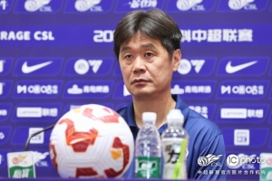 李霄鵬：現(xiàn)在氣勢(shì)比較低落，希望明天隊(duì)員的意志力能夠頂住