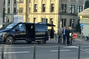 記者：水晶宮帶著7箱證據(jù)出席CAS聽(tīng)證會(huì)，高調(diào)從正門進(jìn)入