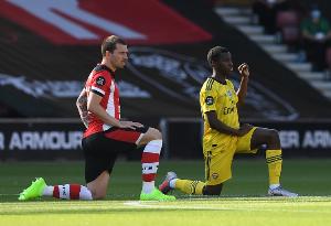 電訊報：英超新賽季繼續(xù)保留跪地儀式，是唯一保留該儀式的聯(lián)賽