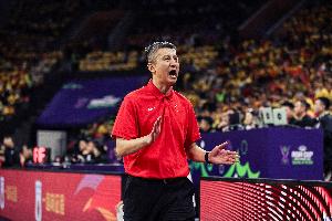 媒體人：我們防突破能力不夠好 容易被對(duì)方一腳油就突過去