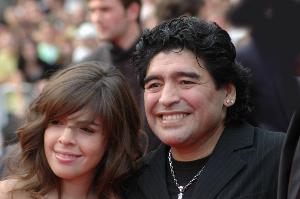 都體：馬拉多納案審理再起波瀾，嫌犯醫(yī)生要求更換法官遭法庭拒絕