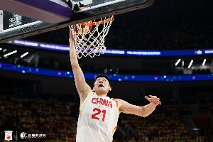 內(nèi)線基本盤！胡金秋10中6拿下13分11板1斷1帽