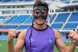 鐵人！薩爾瓦多上輪鼻骨骨折+輕微腦震蕩，本輪對西海岸繼續(xù)首發(fā)