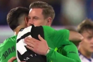 特爾施特根賽后主動和霍安-加西亞擁抱，每體：這才是隊長的榜樣