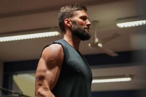 克萊伯曬休賽期照：訓(xùn)練&旅行&高爾夫&沙排 大秀罕見大風(fēng)車飛扣