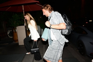 隊(duì)報(bào)：扎巴尼已經(jīng)抵達(dá)巴黎，今日接受巴黎體檢+簽約5年