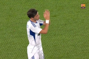 致敬老隊(duì)長！羅貝托被換下，巴薩球迷為他送上掌聲