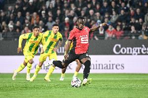 記者：布倫特福德正在與雷恩洽談法國前鋒卡里姆恩多