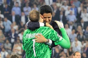 電訊報：曼城和多納魯馬經(jīng)紀人接洽談轉會，交易取決于埃德森情況