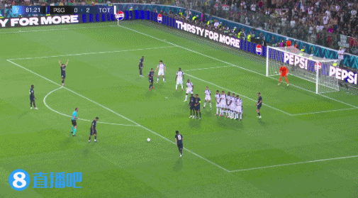 懲罰人墻！李剛仁任意球直接打門，皮球擊中波羅后者倒地