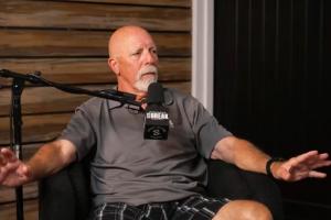 前湖人訓(xùn)練師：奧尼爾曾經(jīng)逼我看他擦過屁股的紙 還扔到我臉上