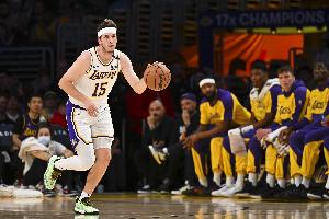 美記：小里即便留隊也不會執(zhí)行球員選項 他想要和希羅一樣的年薪