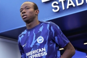 官方：布萊頓19歲中場(chǎng)亞爾庫(kù)耶租借加盟斯旺西