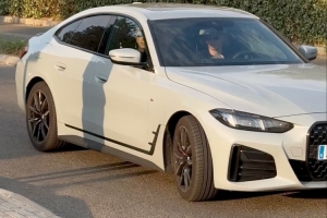 記者：馬斯坦托諾駕車抵達(dá)皇馬訓(xùn)練基地，即將參加球隊(duì)首次訓(xùn)練