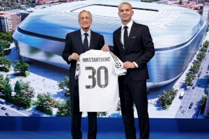 記者：馬斯坦托諾自己選擇了30號球衣，這并不是皇馬的決定