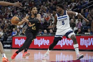 新賽季分衛(wèi)排名：華子力壓米切爾登頂 布克僅第五 里夫斯進(jìn)入前十