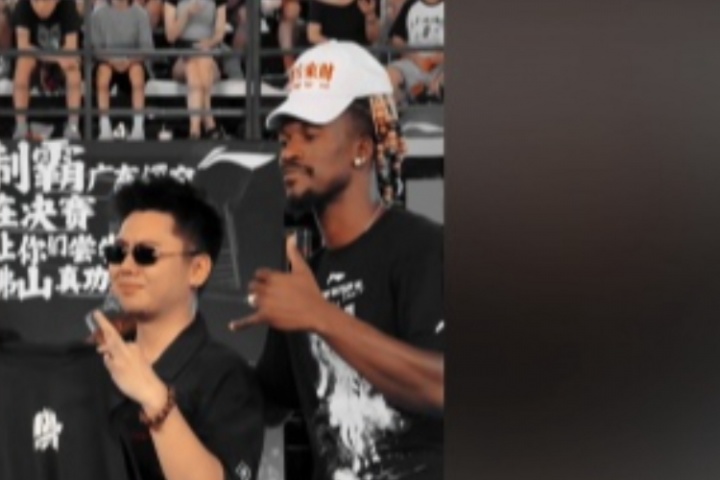 現(xiàn)場(chǎng)觀眾好像聽(tīng)不懂…攬佬助陣巴特勒中國(guó)行 兩人互稱(chēng)My man