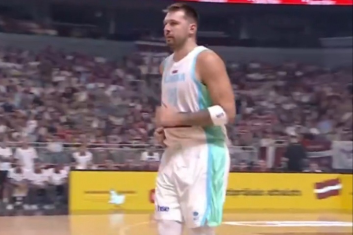 瘦身勵(lì)志東！東契奇復(fù)出首節(jié)輕松砍下15分 超遠(yuǎn)三分輕松寫意！