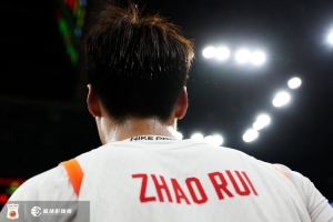 老鐵！媒體人打趣趙睿：中國(guó)隊(duì)長(zhǎng)什么都好 就是太愛哭了 抱一抱