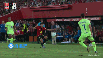 險(xiǎn)些發(fā)生沖突，拉菲尼亞剪刀腳飛鏟染黃，馬洛卡球員不滿