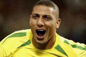 今日趣圖：什么！賴因德斯才5500萬(wàn)？把1500萬(wàn)浮動(dòng)給米蘭老鐵送去