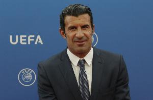 菲戈巧妙回應(yīng)：皇馬巴薩哪家球衣更適合我？這取決于剪裁風(fēng)格