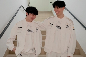 lpl官方分享rookie和theshy賽后合照：不要小看我們的羈絆?。? >
                                        </div>
                                    </div>
                                                                        <div   id=