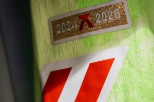 馬卡：西甲引入聯(lián)賽冠軍標(biāo)識，印在衛(wèi)冕冠軍巴薩的球衣右袖處