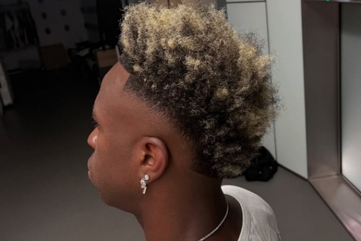 怎么樣？維尼修斯精修一下發(fā)型，開啟新賽季征程