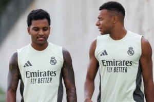 姆總轉(zhuǎn)發(fā)！羅德里戈社媒曬與姆巴佩合照：兄弟