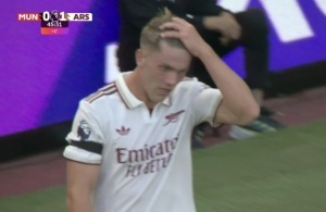 梗來(lái)了熱議約克雷斯首場(chǎng)英超：0球0助，捋頭發(fā)21次創(chuàng)紀(jì)錄