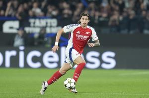 卡拉菲奧里為阿森納在英超貢獻(xiàn)共3球，其中2球是在曼徹斯特打進(jìn)的