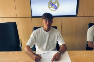 記者：皇馬滿意18歲中場皮塔奇訓(xùn)練表現(xiàn)，球員預(yù)計入選首輪名單