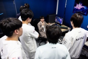 全神班“神”就神在這！FPX目前1勝9負 唯一一勝為對陣iG時橫掃取得