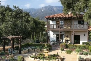 肯達(dá)爾-詹娜購置2300萬牧場風(fēng)格莊園 近期社媒曬拉伸照秀身材