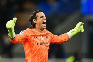 記者：國(guó)米為索默至少標(biāo)價(jià)400萬歐 曼城不會(huì)低于1800萬出售阿坎吉