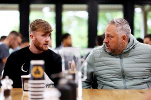 記者：狼隊(duì)體育總監(jiān)霍布斯接近加盟水晶宮，他希望簽下黃喜燦