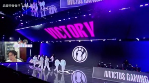 冠軍輔助的開(kāi)團(tuán)！寶藍(lán)翻看過(guò)往比賽發(fā)現(xiàn)Elk沒(méi)有亮過(guò)小丑瞬間沉默：沒(méi)有我就不說(shuō)了