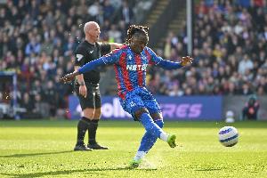 跟隊(duì)：熱刺接近簽下埃澤，前者與水晶宮計(jì)劃進(jìn)行更多談判