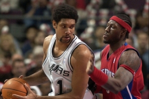 記者評(píng)21世紀(jì)至今最佳防陣：霍勒迪阿倫科懷鄧肯華萊士占據(jù)一陣