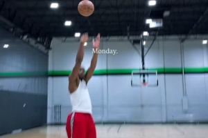 兩耳不聞窗外事！庫明加更新社媒 曬出今日份訓練視頻