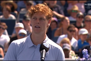 辛納：昨天開(kāi)始就感覺(jué)不舒服，這可能是我打過(guò)最熱的賽事之一