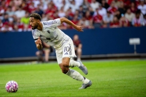 隊(duì)友贊庫(kù)尼亞：做對(duì)手和隊(duì)友完全不一樣；他就是曼聯(lián)需要的球員