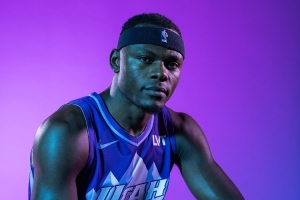 上季出戰(zhàn)14場&場均7.6分8.7板 美記：希布韋和爵士續(xù)簽了雙向合同